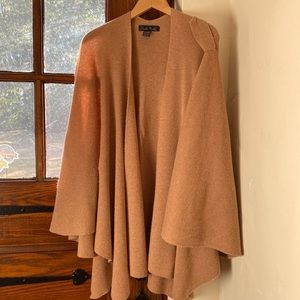 Merlin’s wool cape